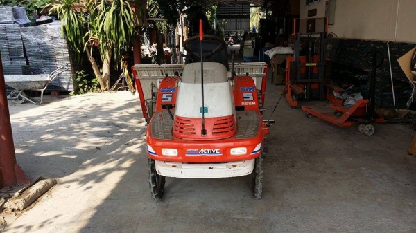 รถดำนั่งขับ KUBOTA รุ่น SPA5  เก่าญี่ปุ่น ดำนา5 แถว พร้อมกล่องหยอดปุ๋ยด้านท้าย สภาพสวย เครื่องยนต์ติดง่าย สภาพพร้อมใช้งาน