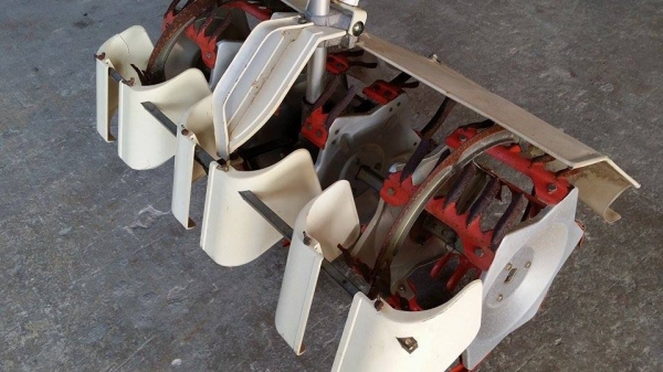 เครื่องกำจัดวัชพืชในร่องข้าว 3 แถว MITSUBISHI KW  เก่าญี่ปุ่น สภาพสวย