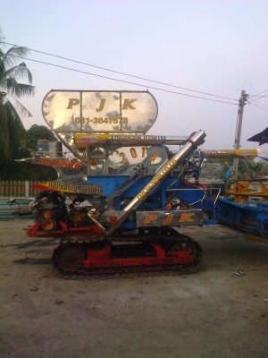 ขายรถเกี่ยวข้าวเพชรเจริญ