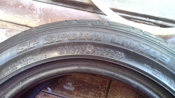 ขายยาง dunlop sport lm 703 205/55/16 ปี 2012ราคา 2200บาทไทย