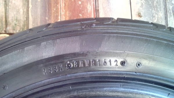 ขายยาง dunlop sport lm 703 205/55/16 ปี 2012ราคา 2200บาทไทย