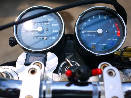 ขาย Yamaha Xj 650 cc พร้อมทะเบียนแท้ ไม่ขาดต่อ เครื่องดีฝุดๆ แต่งสตั้น ท่อสูตร