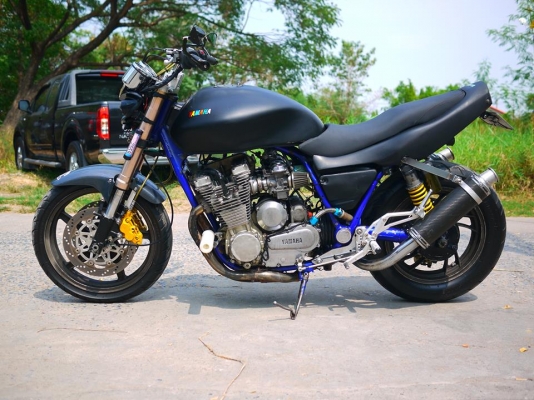 ขาย Yamaha Xj 650 cc พร้อมทะเบียนแท้ ไม่ขาดต่อ เครื่องดีฝุดๆ แต่งสตั้น ท่อสูตร