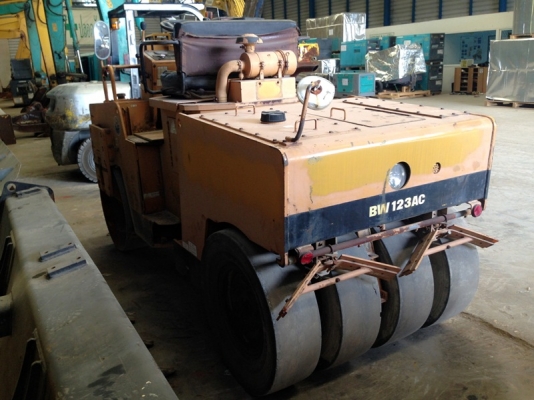 รถบด Bomag BW123AC#222043 (3 ตัน ) Road Roller นำเข้าจากญ๊่ปุ่น สนใจโทร. 080-6565422 (หนิง)