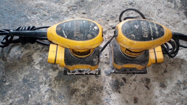 ขาย !! เครื่องขัดกระดาษทราย DeWALT พร้อมใช้งาน