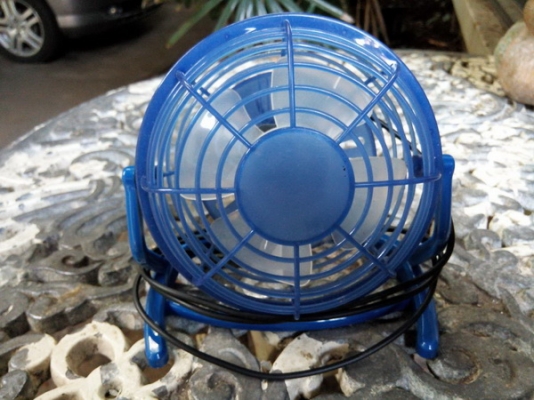 พัดลม USB มีสวิทซ์ปิดเปิดด้านหลัง ลมแรงๆ