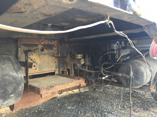 10ล้อเพลาเดียวท้ายลาด ฟูโซ่ FN215K-50781..บรรทุก200ได้สบาย (จะไม่เอาพื้นหางปลาก็ได้...ราคาลดลงมา)