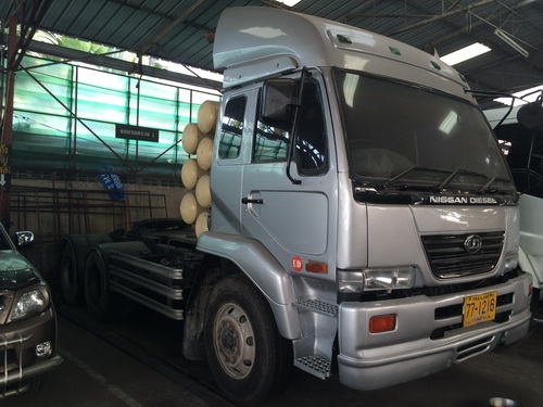 ขายหัวลากรถบรรทุก 10 ล้อ  NISSAN  3 เพลา 320 แรงม้า
