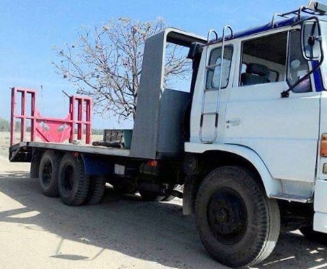 HINO KT 925 - 195 HP HO7D สิบล้อเพลาเดียว เทรลเลอร์ท้ายลาดขึ้นรถแบ็คโฮร PC 200 ได้เลยครับ เครื่องยนต์ 195 แรงลงเล่มครบ เครื่องแรงดีไม่มีเยิ้ม หัวเก๋ง F18 ลงเล่มแล้วภายในเก๋งคอนโซลสวยครบ พวงมาลัยเพาเวอร์ ระบบเบรคทริ๊ปฟี้ ช่วงล่างเพลาเดียวของมิตซูบิชิ FUSO