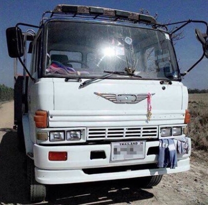 HINO KT 925 - 195 HP HO7D สิบล้อเพลาเดียว เทรลเลอร์ท้ายลาดขึ้นรถแบ็คโฮร PC 200 ได้เลยครับ เครื่องยนต์ 195 แรงลงเล่มครบ เครื่องแรงดีไม่มีเยิ้ม หัวเก๋ง F18 ลงเล่มแล้วภายในเก๋งคอนโซลสวยครบ พวงมาลัยเพาเวอร์ ระบบเบรคทริ๊ปฟี้ ช่วงล่างเพลาเดียวของมิตซูบิชิ FUSO