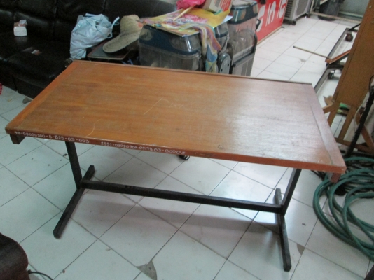 โต๊ะขาเหล็ก   สภาพดี   พร้อมใช้   ขายถูกๆตรับ 1200บาท
