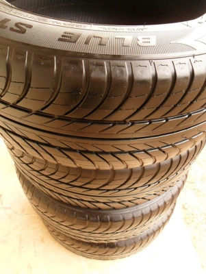 ยางขอบ17 กู๊ดเยียร์ 225-55-R17ลงพื้นปลายปี13(4เส้น3,600บ)ดอกหนามาก ยางขอบ17 กู๊ดเยียร์ 225-55-R17ลงพื้นปลายปี13(4เส้น3,600บ)ดอกหนามาก