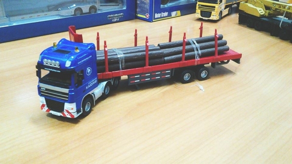 โมเดลรถเครนและรถพ่วงหลายแบบ