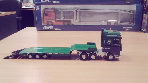 โมเดลรถเครนและรถพ่วงหลายแบบ