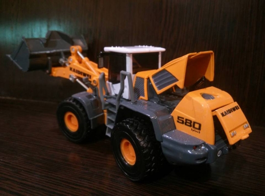 โมเดลรถเครนและรถพ่วงหลายแบบ