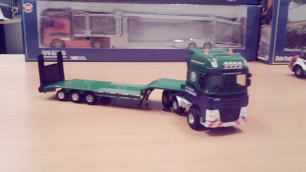 โมเดลรถเครนและรถพ่วงหลายแบบ