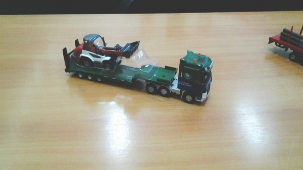 โมเดลรถเครนและรถพ่วงหลายแบบ