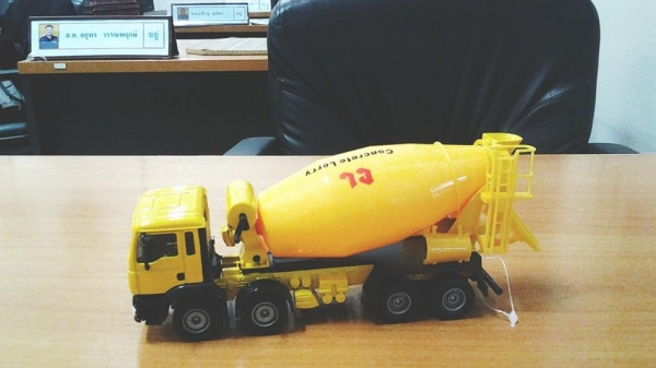 โมเดลรถเครนและรถพ่วงหลายแบบ