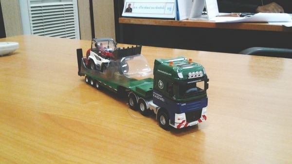 โมเดลรถเครนและรถพ่วงหลายแบบ