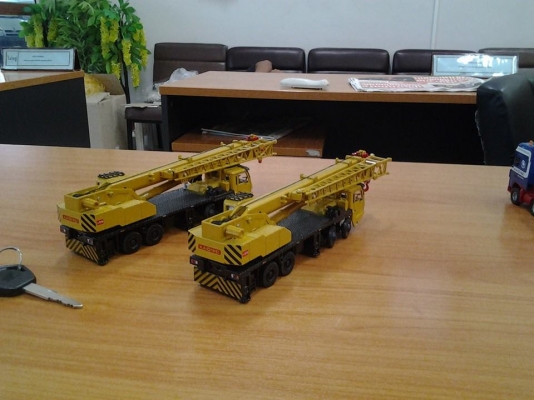 โมเดลรถเครนและรถพ่วงหลายแบบ