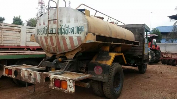 ขายรถน้ำหกล้อ เครื่อง EH700 รถใช้งานอยู่ ยางใหม่6 เส้น แบตเตอรี่ใหม่