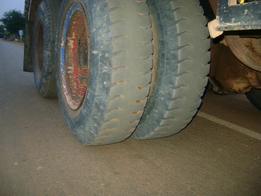 F 17   168แรง  2เพลา  เกียร์กลาง  รถพร้อมใช้งาน  ราคา  660,000 บาท