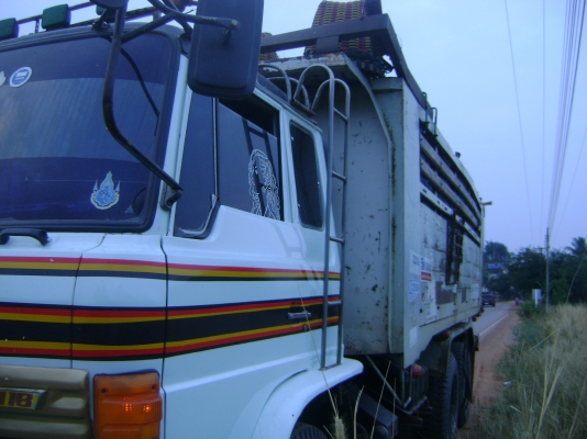 F 17   168แรง  2เพลา  เกียร์กลาง  รถพร้อมใช้งาน  ราคา  660,000 บาท