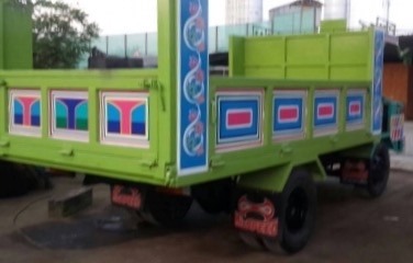 ขายด่วน รถอีแต๋น 6 ล้อดั๊มพ์ กระยะดั๊มพ์เหล็ก 5 ตันความยาว 3.60 เมตรสภาพสวยใหม่มากๆครับพร้อมใช้งาน เครื่องยนต์ KUBOTA RT 140 Plus ติดตั้งพวงมาลัยเพาเวอร์ครบพร้อม ช่วงล่างชุดเพลาเฟืองท้ายของ ISUZU KS 110 คัชซีขึ้นรูปด้วยเหล็กใหม่หน้า 6 นิ้ว เบรคลม ยางใหม่เ