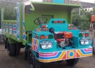 ขายด่วน รถอีแต๋น 6 ล้อดั๊มพ์ กระยะดั๊มพ์เหล็ก 5 ตันความยาว 3.60 เมตรสภาพสวยใหม่มากๆครับพร้อมใช้งาน เครื่องยนต์ KUBOTA RT 140 Plus ติดตั้งพวงมาลัยเพาเวอร์ครบพร้อม ช่วงล่างชุดเพลาเฟืองท้ายของ ISUZU KS 110 คัชซีขึ้นรูปด้วยเหล็กใหม่หน้า 6 นิ้ว เบรคลม ยางใหม่เ