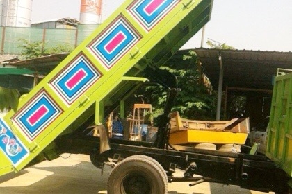 ขายด่วน รถอีแต๋น 6 ล้อดั๊มพ์ กระยะดั๊มพ์เหล็ก 5 ตันความยาว 3.60 เมตรสภาพสวยใหม่มากๆครับพร้อมใช้งาน เครื่องยนต์ KUBOTA RT 140 Plus ติดตั้งพวงมาลัยเพาเวอร์ครบพร้อม ช่วงล่างชุดเพลาเฟืองท้ายของ ISUZU KS 110 คัชซีขึ้นรูปด้วยเหล็กใหม่หน้า 6 นิ้ว เบรคลม ยางใหม่เ