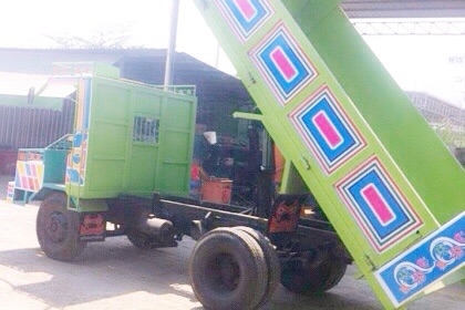 ขายด่วน รถอีแต๋น 6 ล้อดั๊มพ์ กระยะดั๊มพ์เหล็ก 5 ตันความยาว 3.60 เมตรสภาพสวยใหม่มากๆครับพร้อมใช้งาน เครื่องยนต์ KUBOTA RT 140 Plus ติดตั้งพวงมาลัยเพาเวอร์ครบพร้อม ช่วงล่างชุดเพลาเฟืองท้ายของ ISUZU KS 110 คัชซีขึ้นรูปด้วยเหล็กใหม่หน้า 6 นิ้ว เบรคลม ยางใหม่เ