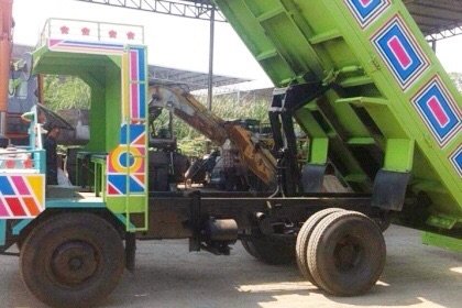 ขายด่วน รถอีแต๋น 6 ล้อดั๊มพ์ กระยะดั๊มพ์เหล็ก 5 ตันความยาว 3.60 เมตรสภาพสวยใหม่มากๆครับพร้อมใช้งาน เครื่องยนต์ KUBOTA RT 140 Plus ติดตั้งพวงมาลัยเพาเวอร์ครบพร้อม ช่วงล่างชุดเพลาเฟืองท้ายของ ISUZU KS 110 คัชซีขึ้นรูปด้วยเหล็กใหม่หน้า 6 นิ้ว เบรคลม ยางใหม่เ