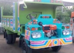 ขายด่วน รถอีแต๋น 6 ล้อดั๊มพ์ กระยะดั๊มพ์เหล็ก 5 ตันความยาว 3.60 เมตรสภาพสวยใหม่มากๆครับพร้อมใช้งาน เครื่องยนต์ KUBOTA RT 140 Plus ติดตั้งพวงมาลัยเพาเวอร์ครบพร้อม ช่วงล่างชุดเพลาเฟืองท้ายของ ISUZU KS 110 คัชซีขึ้นรูปด้วยเหล็กใหม่หน้า 6 นิ้ว เบรคลม ยางใหม่เ