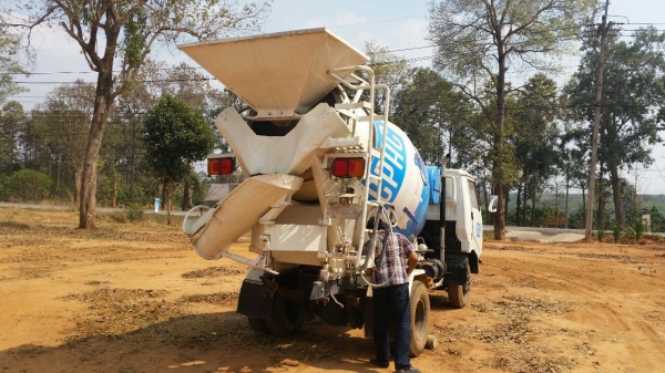 ขายด่วนรถโม้ปูนWO4Dเครื่อง120เเรงโม้ใหม่3คิวโม้ตรงลงเล่มเป็นวัสถุของเหลวคอนกรีตผสมเสร็จ