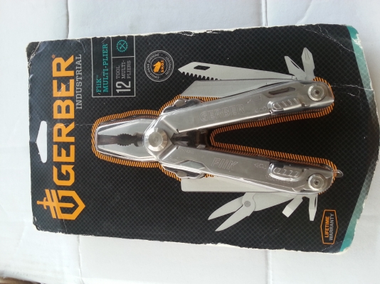 Multi-tool Stainless steel เครื่องมือสาระพัดประโยชน์ แถมไฟฉาย LED