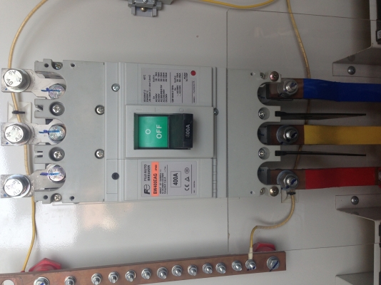 ขายตู้ไฟตัวใหญ่สภาพใหม่ 400แอมป์ ลูกย่อย30แอมป์ 16ตัวครับ