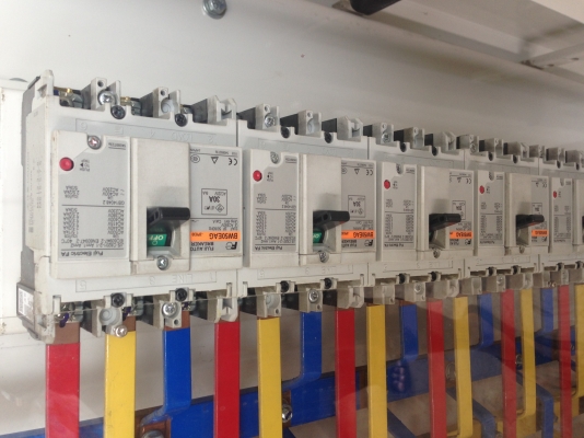 ขายตู้ไฟตัวใหญ่สภาพใหม่ 400แอมป์ ลูกย่อย30แอมป์ 16ตัวครับ