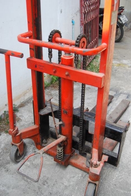 รถยกพาเลท สแตกเกอร์ สูง 2 เมตร 3 คัน