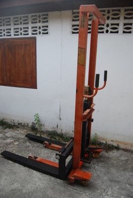 รถยกพาเลท สแตกเกอร์ สูง 2 เมตร 3 คัน