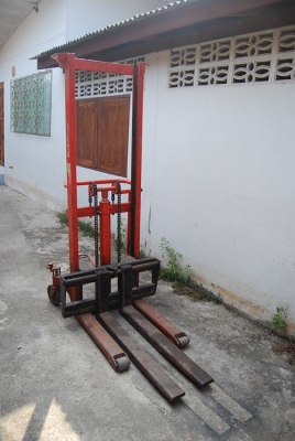 รถยกพาเลท สแตกเกอร์ สูง 2 เมตร 3 คัน