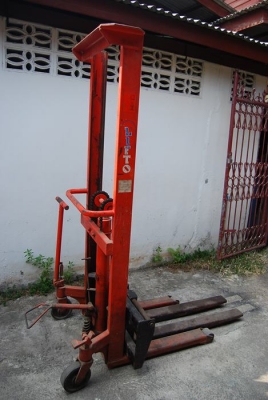 รถยกพาเลท สแตกเกอร์ สูง 2 เมตร 3 คัน