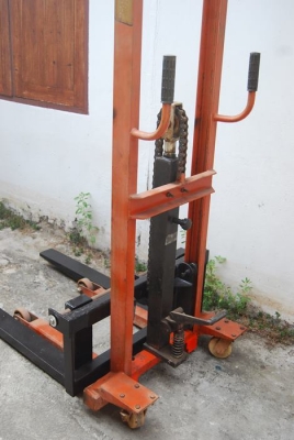 รถยกพาเลท สแตกเกอร์ สูง 2 เมตร 3 คัน