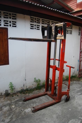 รถยกพาเลท สแตกเกอร์ สูง 2 เมตร 3 คัน
