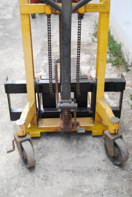 รถยกพาเลท สแตกเกอร์ สูง 2 เมตร 3 คัน