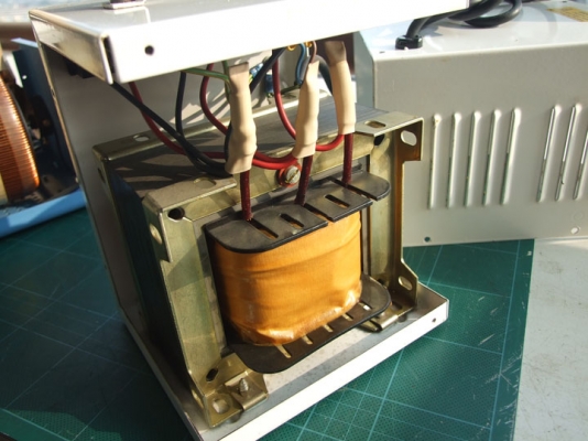 หม้อแปลงไฟจาก 220v ==> 100v ขนาด 1,000W (1KVA)