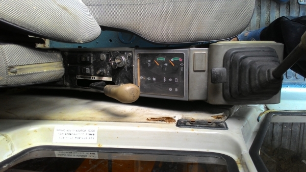 ขายด่วน รถขุด KOBELCO SK60-2 บูมตัวยู   แทรคยาง ชั่วโมงการทำงานน้อย มาก   สภาพสวยมากๆๆๆ  แอร์เย็น พร้อมใช้งาน  โทร 089-3818694 ดวงนภา  เตียวตระกูล