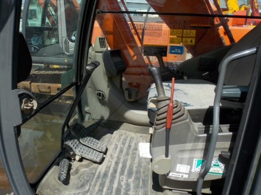 ขายด่วนรถขุด HITACHI ZX200-3 ปี 2006
