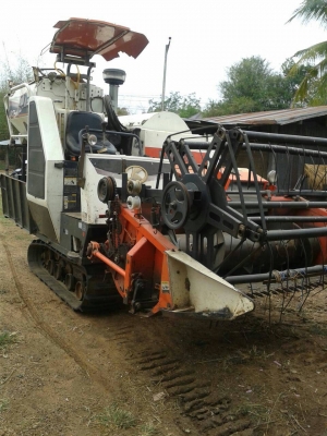 รถเกี่ยวข้าวคูโบต้า DC60