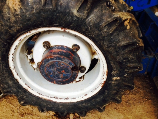 รถไถ FORD 6640 2 เพลา คานหน้า คาลาไล รถไถ FORD 6640 2 เพลา คานหน้า คาลาไล