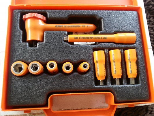 ขายเครื่องมือช่างไฟฟ้า "FACOM"  ชุดใหญ่